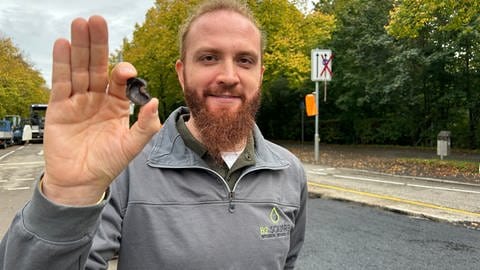 In Stuttgart wird eine Straßenkreuzung mit Bioasphalt aus Cashew-Schalen asphaltier. 