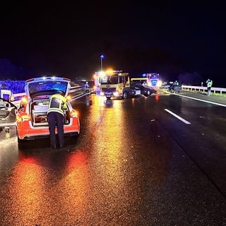 A8: Zwei Unfälle in der Nacht 