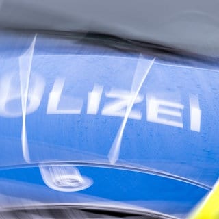 Symbolbild: Fahrendes Polizeiauto