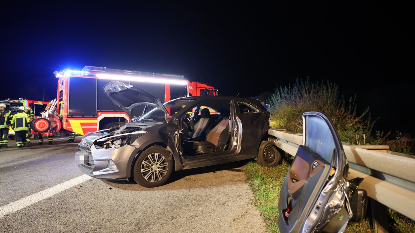 Unfall-auf-A8-bei-Kirchheim-Mutma-lichem-Verursacher-gelingt-Flucht