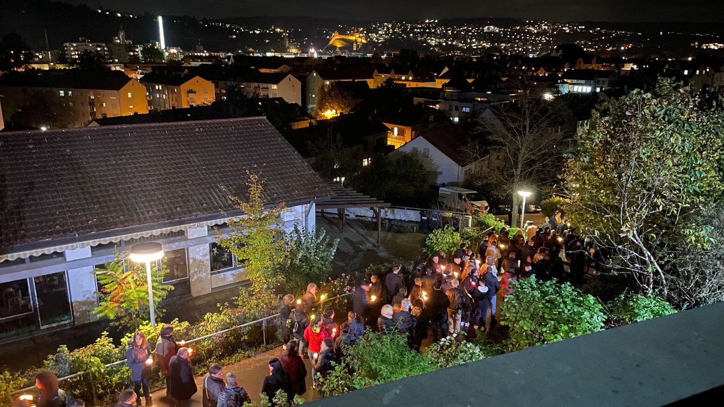 Trauermarsch mit Kerzen in Esslingen