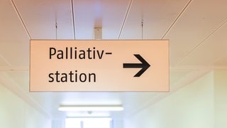 Würdezentrierte Therapie in Palliativmedizin kann das Sterben erleichtern.