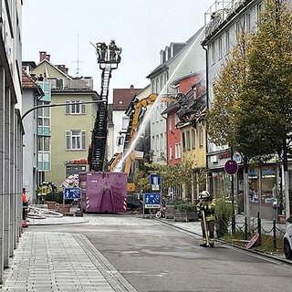 Nach einem Brand wird ein Haus in der Esslinger Altstadt Stockwerk für Stockwerk abgetragen.