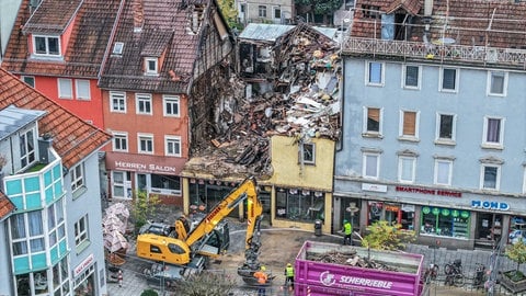 Nach einem Brand in Esslingen ist das betroffene Haus in der Altstadt bis auf die Grundmauern abgebrannt.