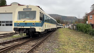 Wieselaufbahn wird in die Werkstatt gefahren.