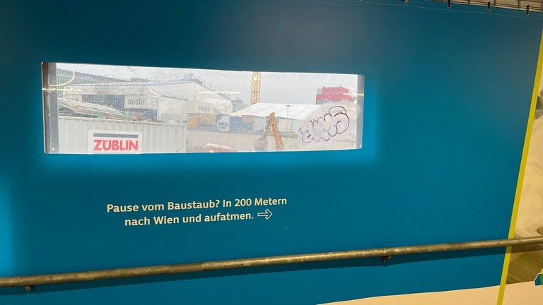 Die Werbebanner von "WESTbahn" aus Österreich machen sich lustig über Stuttgart und S21