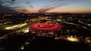 Der VfB Stuttgart lädt am Dinestag in die MHP Arena zum Weihnachtskonzert ein. Mit im Stadion debei sind Schlager-Stars, Fußballer und Chorknaben.