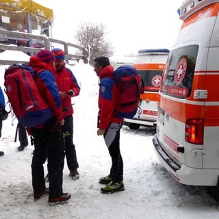 Rettungskräfte beim Einsatz bei einem Lawinenunglück nahe der Haideralm 2018 in Südtirol.