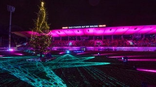 Die Stuttgarter Kickers räumen am 4.Advent das Feld und bieten eine ganz besondere Atmosphäre beim Stuttgarter Weihnachtssingen im Gazi-Stadion auf der Waldau.