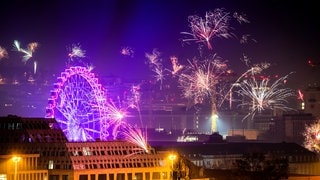 Ein Feuerwerk in der Stuttgarter Innenstadt 