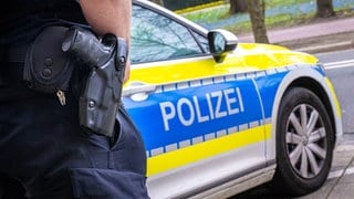 Symbolbild eines Polizeiautos: In Stuttgart-Weilimdorf wurde eine Frau bis zur Ohnmacht gewürgt.