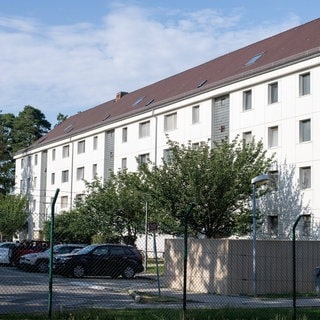 Ein eingezäunter Wohnblock der US-Panzerkaserne in Böblingen (Archivbild)