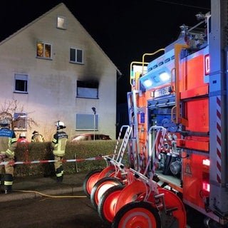  Bei einem Brand in einem Stuttgarter Mehrfamilienhaus sind zwei Menschen ums Leben gekommen