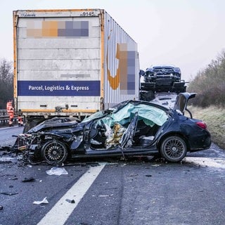 Schwerer Unfall auf A81 zwischen Anschlussstelle Herrenberg und Rottenburg