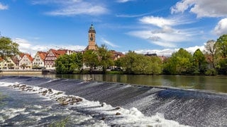 Im Neckar bei Nürtingen hatte die Polizei im Oktober 2024 die Leiche einer 66-Jährigen gefunden. Nun hat die Staatsanwaltschaft Stuttgart Anklage gegen einen 37-Jährigen erhoben. 