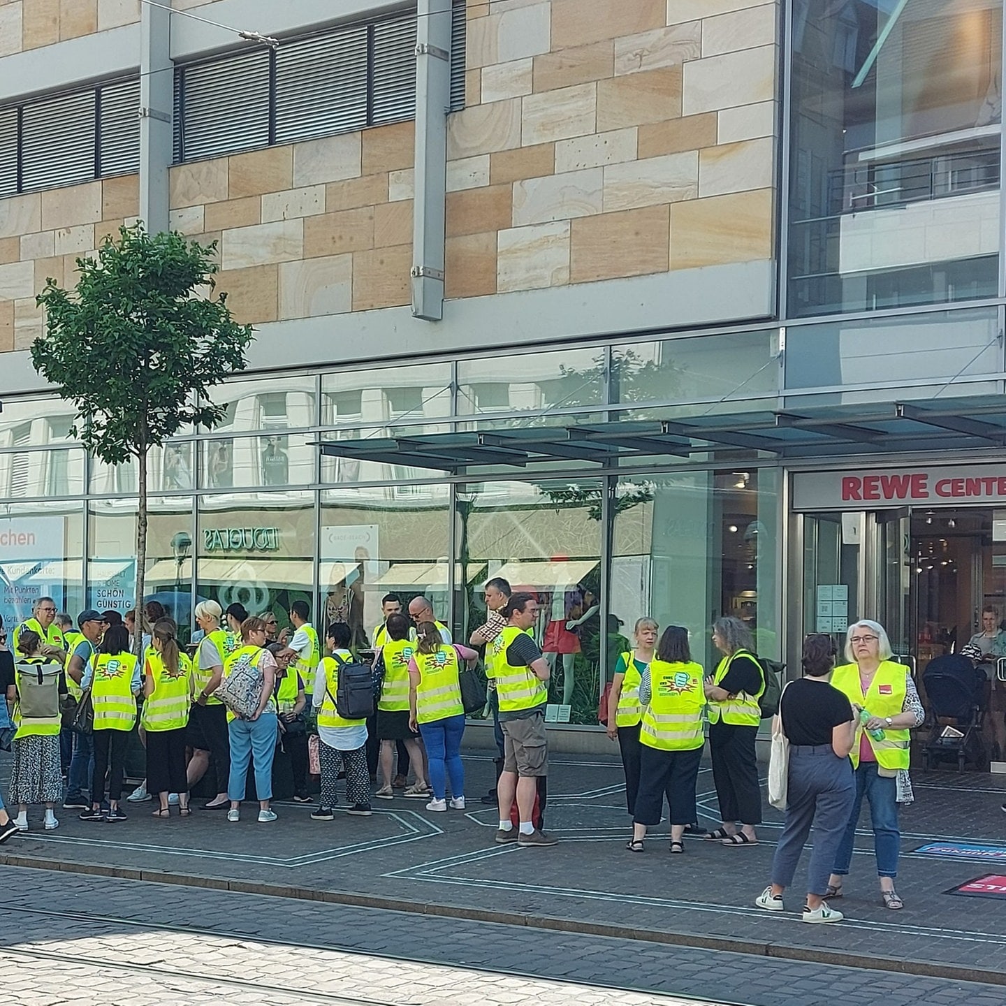 Warnstreiks Im Einzelhandel In Freiburg Und Konstanz - SWR Aktuell