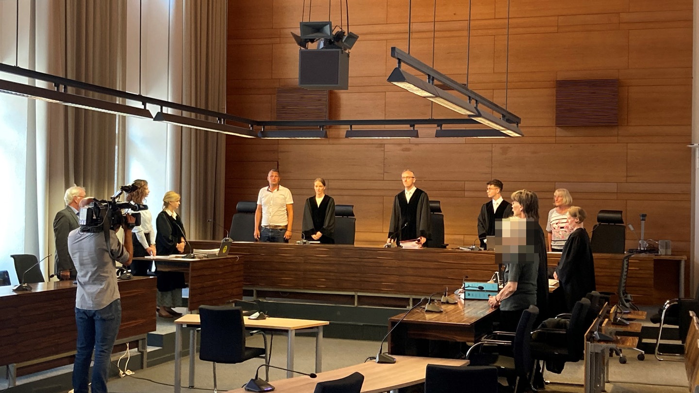 Trial of 83-Year-Old Woman Accused of Suffocating Demented Husband in Freiburg