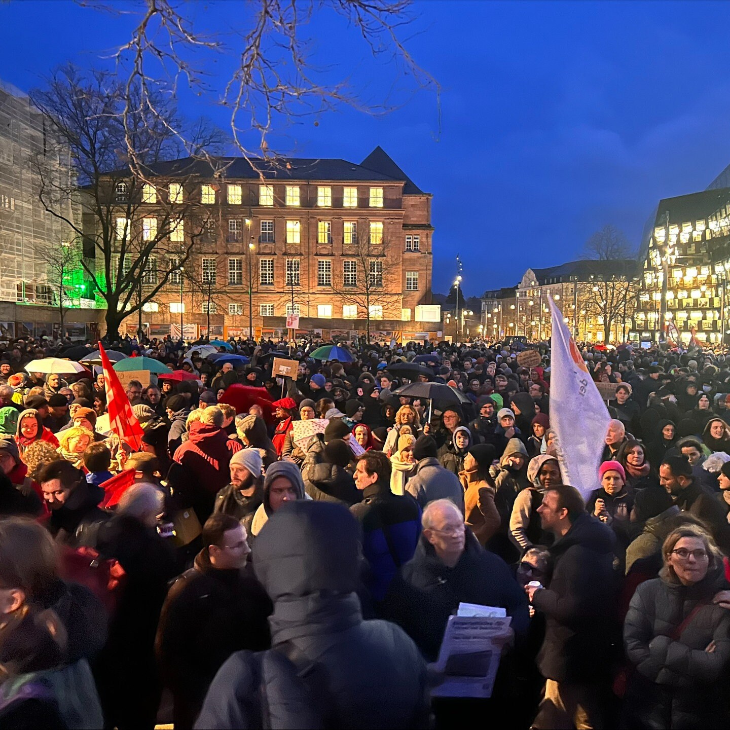 Tausende Demonstrieren In Freiburg Gegen Rechts - SWR Aktuell