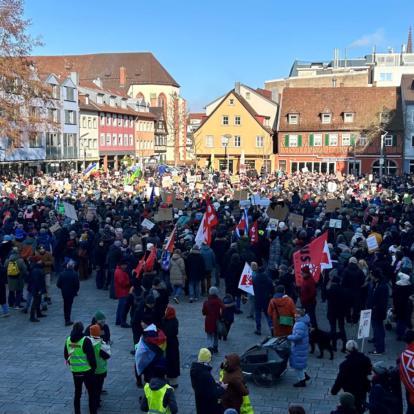 Tausende Demonstrieren In Südbaden Gegen Rechtsextremismus - SWR Aktuell