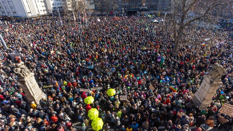 150.000 In Berlin: Demos Gegen Rechtsextremismus Gehen Weiter