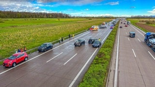 Verunfallte Autos auf der A5