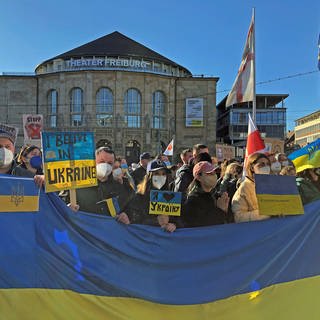 Solidaritäts-Aktion für die Ukraine auf dem Freiburger Platz der Alten Synagoge