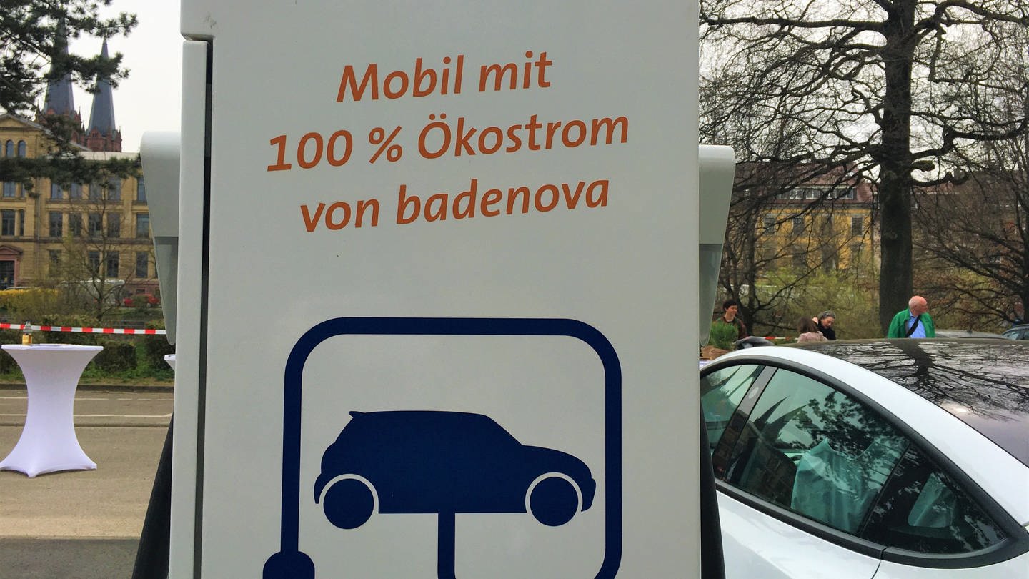 Die Badenova hat in Freiburg eine erste Schnellladestation eröffnet.