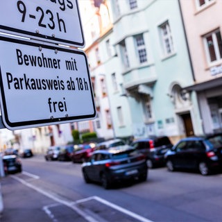 Anwohnerparken in Freiburg wird teurer. Der VGH hat einen Eilantrag dagegen nun abgelehnt.