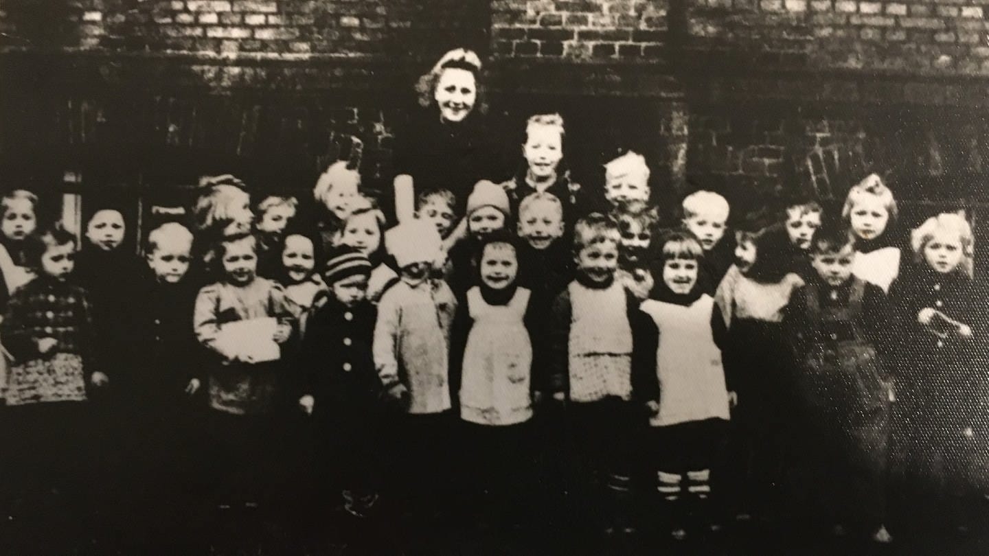 Geraubte Kinder in einem Kinderheim der Nationalsozialisten in Polen
