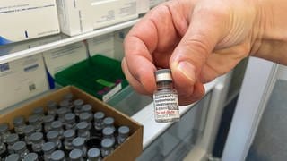 Wie sinnvoll ist eine vierte Impfung mit einem der angepassten Corona-Impfstoffen?