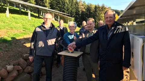 Der Startschuss: die Freiflächen-Photovoltaikanlage in Oberkirch-Ödsbach ist am Netz.
