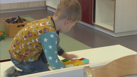 Ein spielendes KInd im Kindergarten Ühlingen-Birkendorf 