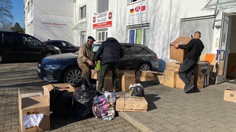 Freiburg DITIB Mevlana Moschee e.V. sammelt Sachspenden für die vom Erdbeben Betroffenen in der Türkei.