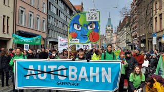 Klimaprotestzug durch die Freiburger Innenstadt