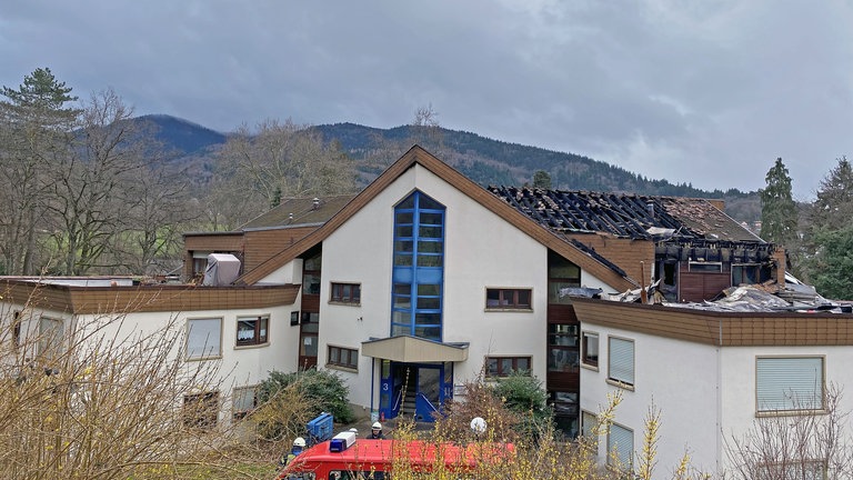 Feuerwehr zum Brand eines Mehrfamilienhauses in Badenweiler