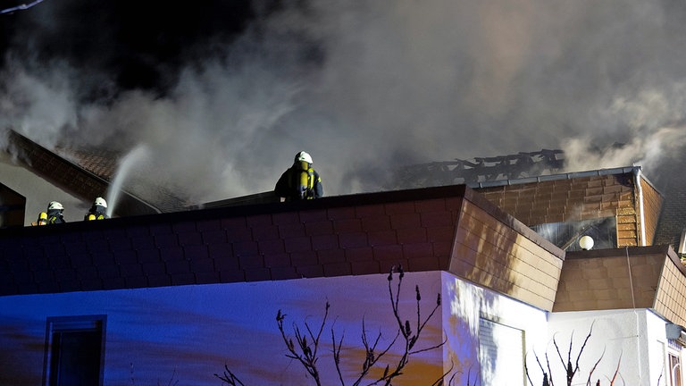 Feuerwehr zum Brand eines Mehrfamilienhauses in Badenweiler