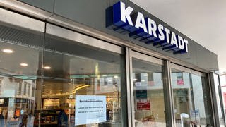 Geschlossene Karstadtfiliale in Lörrach wegen außerrodentlicher Betriebsversammlung.