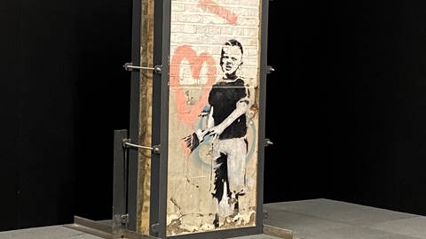 Banksys Werk "Heart Boy", das in der Basler Messehalle ausgestellt ist, gehört der britischen Galerie Brandler.