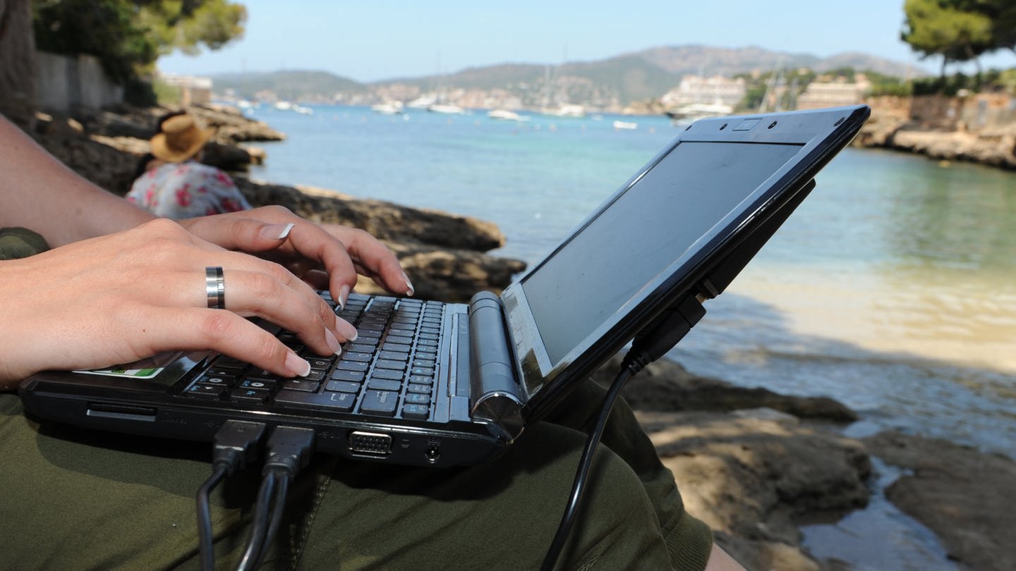 Laptop am Strand