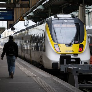 Eine Bahn der Südwestdeutschen Landesverkehrs-GmbH - kurz: SWEG.