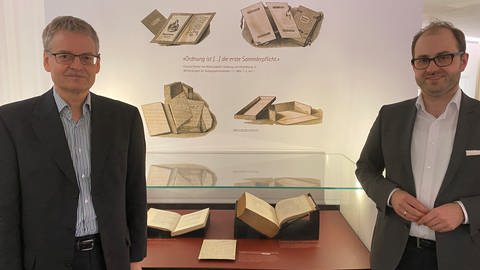 Die Freiburger Germanisten, Professor Dieter Martin und Maximilian Bach, haben die Ausstellung der Handschriften-Sammlung in Basel konzipiert