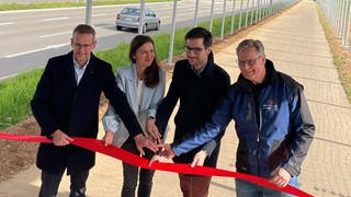 Erster Solardach-Radweg Deutschlands ist in Freiburg eingeweiht worden. 