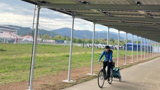 Erster Solardach-Radweg Deutschlands ist in Freiburg eingeweiht worden. 