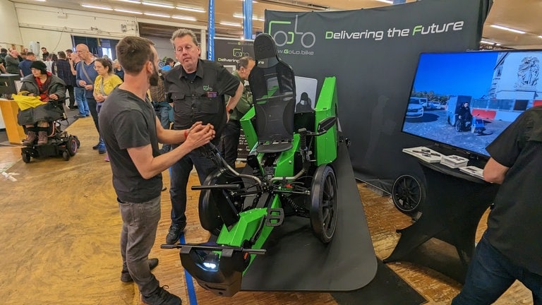 Lastenrad mit großer Ladefläche für Transportboxen