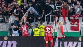 Chaotische Szenen im Europapark-Stadion beim Pokal-Halbfinale gegen RB Leipzig