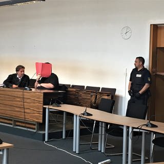 Der 35-jährige Angeklagte vor der Urteilsverkündung am Landgericht Freiburg