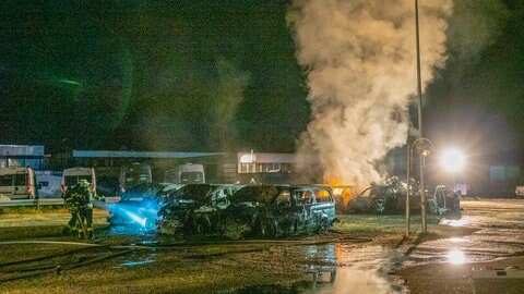 Feuewehreinsatz bei Brand in Autohaus in Achern