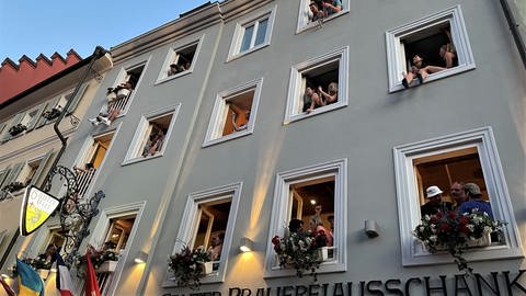 Münsterplatzkonzerte 2023: "Logenplätze" gibt es an den Fenstern der angrenzenden Häuser