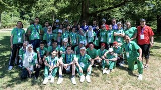 Special Olimpics: Inklusive Sportgruppe aus Algerien bei einem Gruppenbild in Freiburg