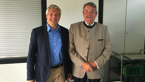 Vorstellung der neuen Bodenrichtwerte: Freiburgs Finanzbürgermeister Stefan Breiter (links) und der Vorsitzende des Gutachterausschusses Hugo Sprenker (rechts)